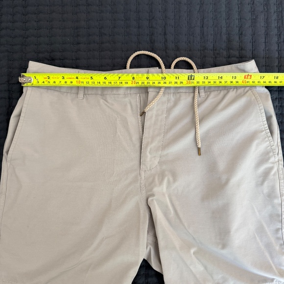 Faherty All-Day Shorts - Picture 3 of 4